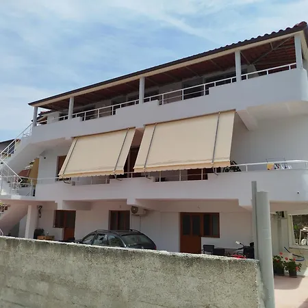 Andi Apartment